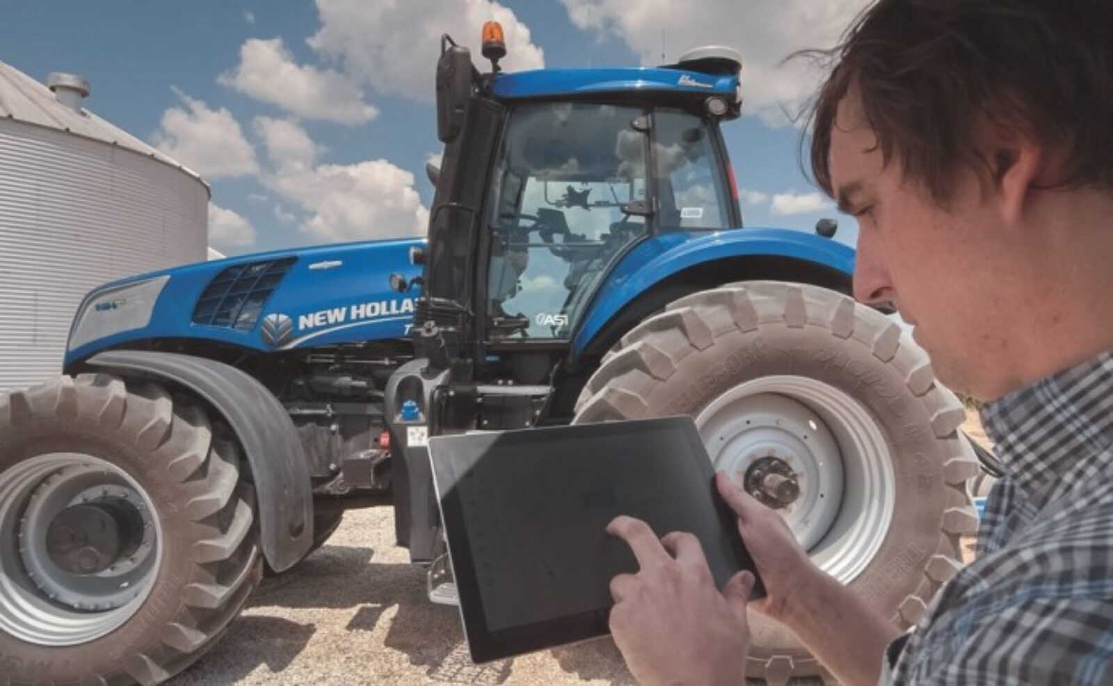 El tractor autonomo New Holland NHDrive premiado en Sima 2017