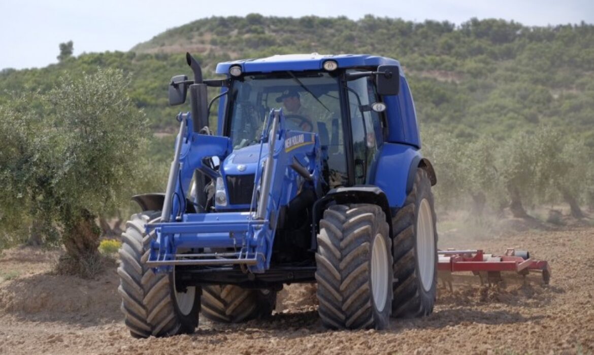 Bodegas Torres ensaya el tractor de metano New Holland T6 Methane Power