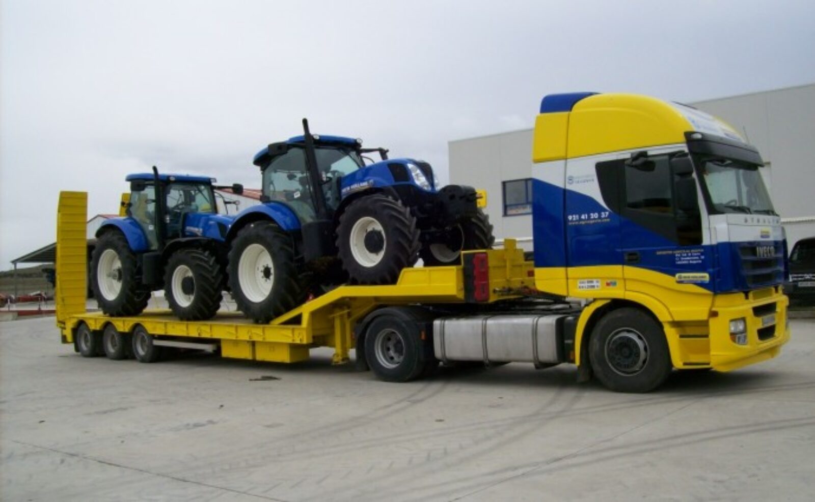 Transporte de tractores y maquinaria. Solución inmediata. Consulta nuestras ofertas.