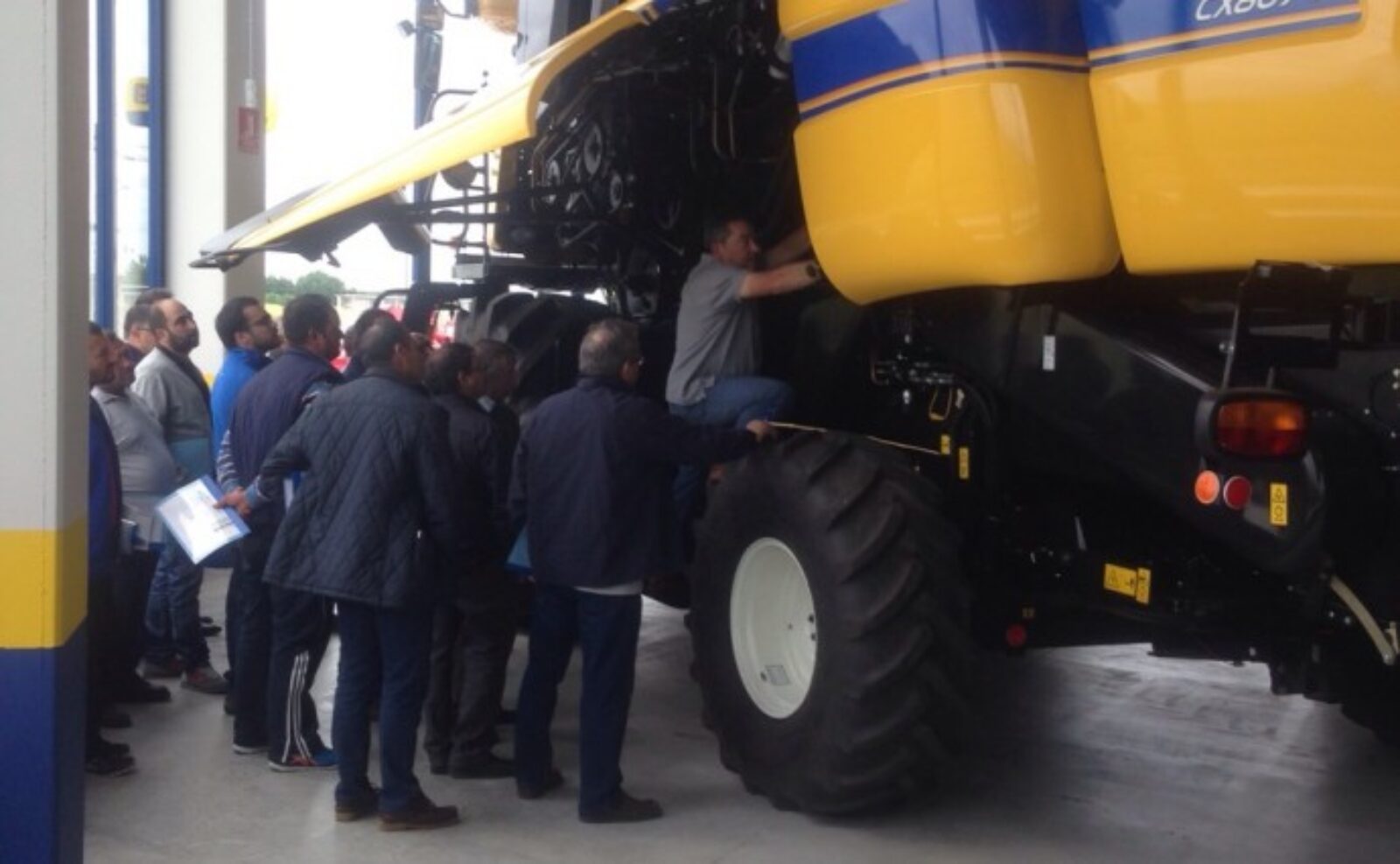 New Holland Harvest Master CX8000 Elevation – Curso de manejo y cuidado