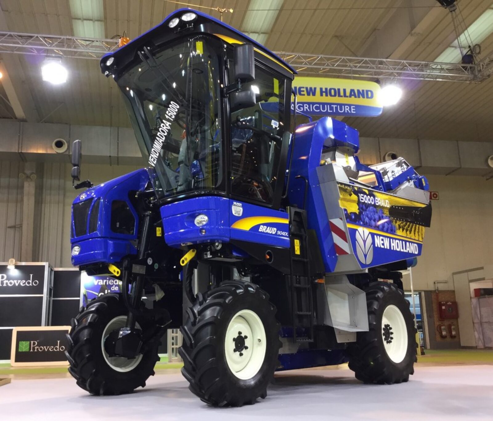 New Holland celebra la unidad 15.000 de vendimiadoras Braud